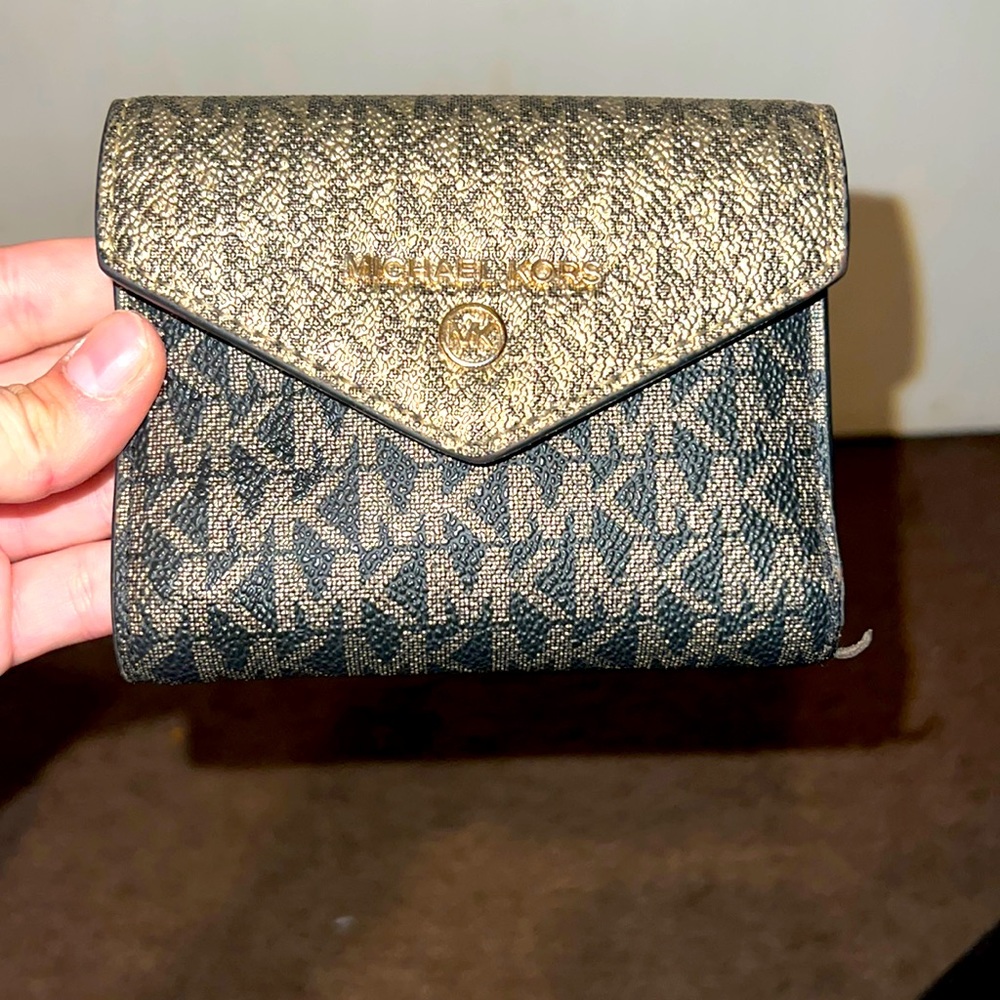 Michale Kors Wallet! - Picture 1 of 4